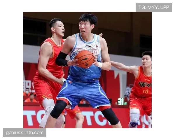 为什么裁判有时对犯规视而不见？有利进攻原则这样判